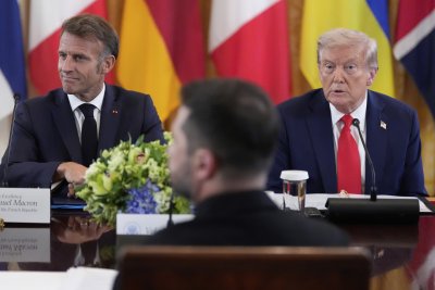 Тръмп прекъсна срещата си с европейските лидери, обади се на Путин
