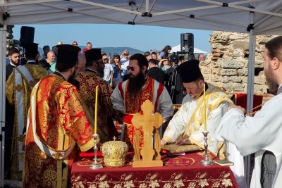 Божествена света литургия на остров Свети Иван край Созопол (СНИМКИ)