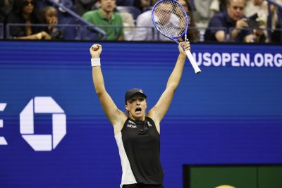 Ига Швьонтек е на пети пореден осминафинал на US Open след обрат над Анна Калинская