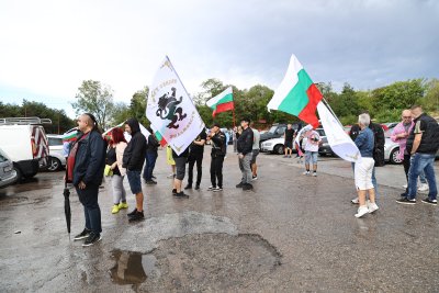 Протест пред ВМЗ - Сопот съпровожда визитата на Урсула фон дер Лайен