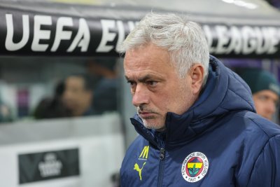 Фенербахче уволни Моуриньо след неуспешното класиране за Шампионската лига