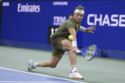 Каспер Рууд и Карен Хачанов продължават към втория кръг на US Open