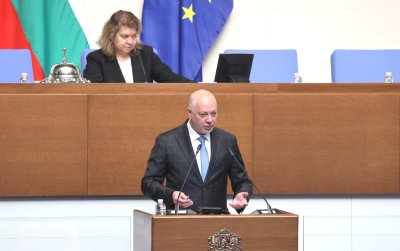 НА ЖИВО: Депутатите изслушват премиера заради инцидента със самолета на Урсула фон дер Лайен