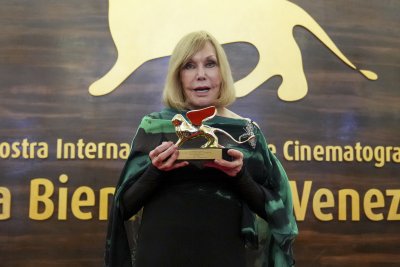 Легендарната актриса Ким Новак получи "Златен лъв" на кинофестивала във Венеция