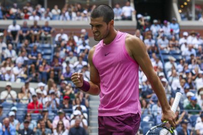 Безгрешен Алкарас продължава към полуфиналите на US Open