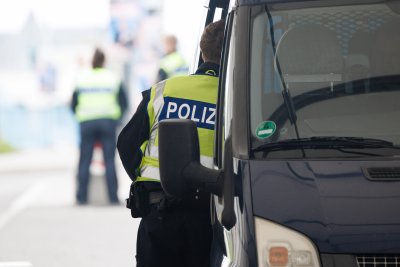 Покрив на супермаркет се срути в Германия, двама души са тежко ранени