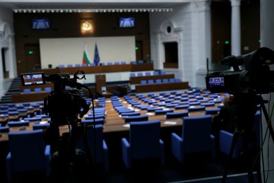 В НС попитаха премиера в качеството на какъв Атанас Зафиров е на посещение в Китай
