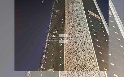 7 деца спасени след опасно изкачване по кран за селфи