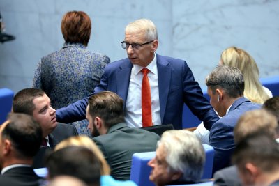 ПП-ДБ искат оставката на вицепремиера Зафиров заради посещението му в Китай