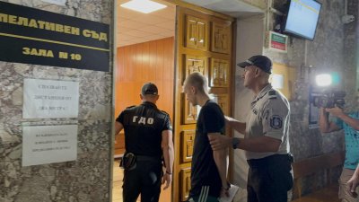 След побоя на полицейския шеф в Русе: Съдът пусна трима от задържаните младежи под домашен арест