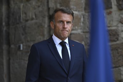 Възможен ли е импийчмънт на Макрон след оставката на премиера на Франция?