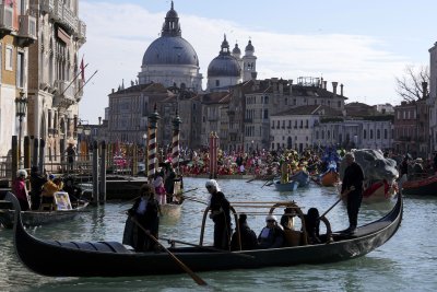 Туристи във Венеция пак се издъниха!