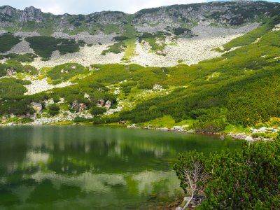 Слънчево време, с превалявания в събота