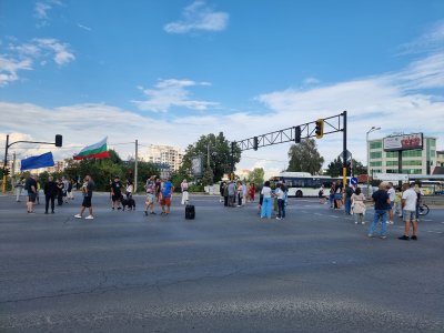 Жители на квартал "Горубляне" в София протестират с искане за оставка на заместник-кмета Никола Лютов