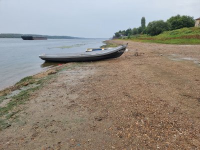 Нивото на Дунав при Лом продължава бавно да спада (СНИМКИ)