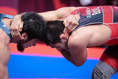 Българските национали откриха световния шампионат борба по борба две победи и две загуби