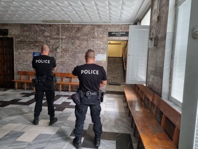 Освободиха от ареста 15-годишното момче от боя с полицейския шеф в Русе