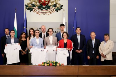 Шестима ученици са приети в програмата "Експлорър" на института "ИНСАЙТ"
