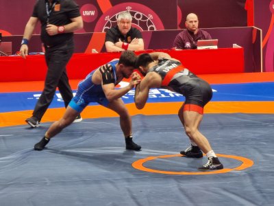 Ахмед Магамаев продължава на репешаж на световното първенство по борба, Микяй Наим отпадна