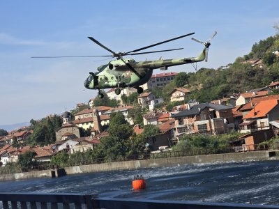 Хеликоптер гаси новия пожар в Рила, вероятно е причинен от мълния