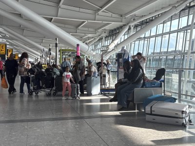Лондонското летище "Хийтроу" затвори един от терминалите си заради "инцидент с потенциално опасни материали"