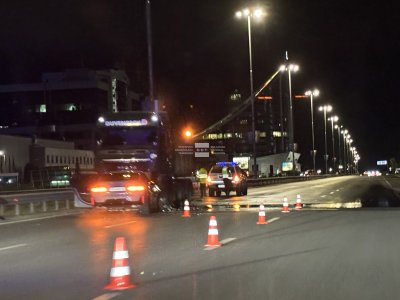 Кола и камион се сблъскаха челно на "Цариградско шосе"