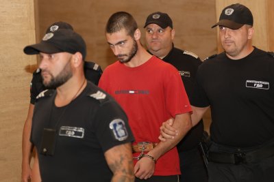 Заради екшъна с трамвай 22: Съдът остави в ареста обвинения