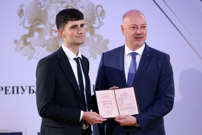 Отличниците на Випуск 2025 получиха наградата "Национална диплома"