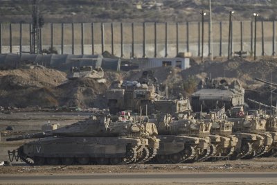 Израел разположи трета дивизия, за да разшири офанзивата в град Газа