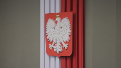 Двама младежи са вдигнали дрона, който прелетя над правителствени сгради във Варшава