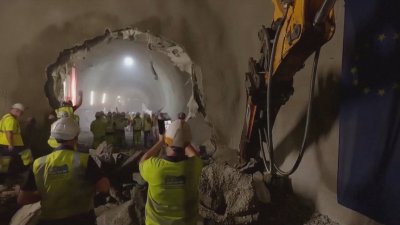 Пробиха тунел между Италия и Австрия под Алпите