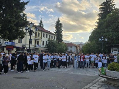 Бдение в памет на 8-годишния Иван, който загина след падане от парашут в Несебър