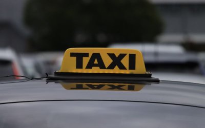 Полицията в Бургас намери над 500 таблетки амфетамин в такси