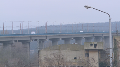 Мъж скочи от Аспаруховия мост във Варна