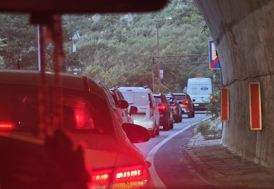 Натоварен трафик в цялата страна за поредицата почивни дни