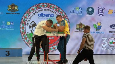 България добави две сребърни отличия от световното по канадска борба