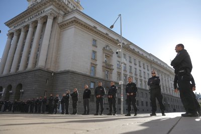 Полицай почина в центъра на София