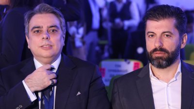 Ще стане ли Асен Василев лидер на "Продължаваме промяната"?