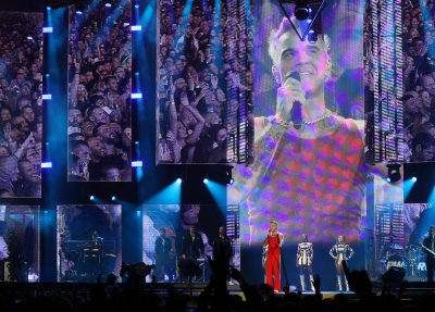 BGN 400 and €300 for the “Road to the Stage” – 'Road Transport Administration' Employees Arrested for Demanding Bribes from Equipment Drivers for Robbie Williams Concert in Sofia