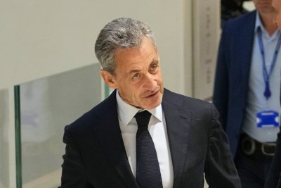 Бившият френски президент Никола Саркози беше осъден на 5 години затвор