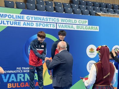 Стоян Андонов награди медалистите от Световната купа по скокове на батут във Варна