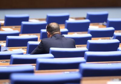 "Закривам заседанието, което не беше открито": Без кворум и днес в Народното събрание
