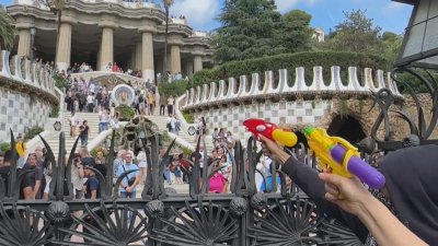 Протест в Барселона: Tуристи обстрелвани с водни пистолети