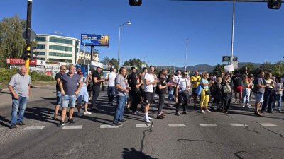 120 домакинства без парно и вода в "Дружба" 2 - протестите продължават