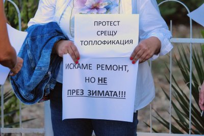120 домакинства без парно и вода в "Дружба" 2 - протестите продължават