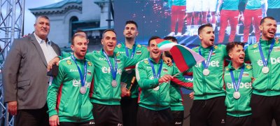 НА ЖИВО: И депутатите приемат световните вицешампиони по волейбол