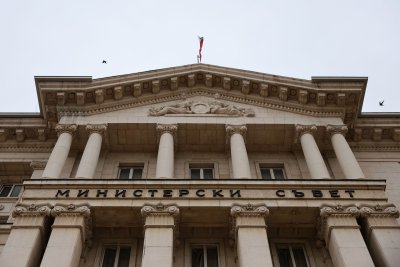 Програма за компенсиране на разходите на небитови крайни клиенти за електрическа енергия одобри правителството