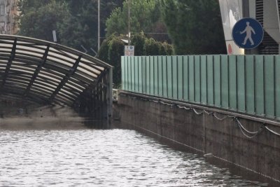 Частично бедствено положение в Бургас: Залети улици, плаващи коли и откъснати местности