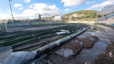 Водната стихия е опустошила градския стадион в Свети Влас