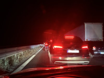 ТИР блокира движението на АМ "Тракия" в посока Бургас